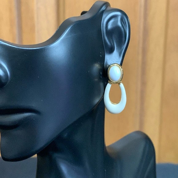 Gold tone white and beige earrings - Picture 2 of 2